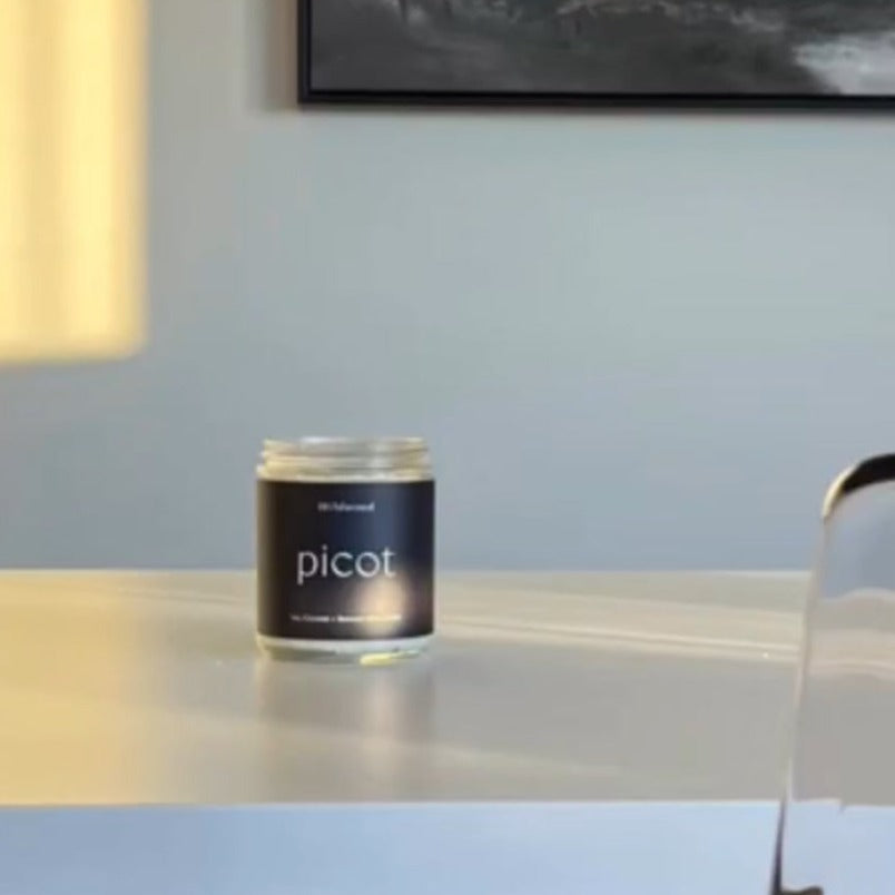 Picot Honey Tobacco Candle